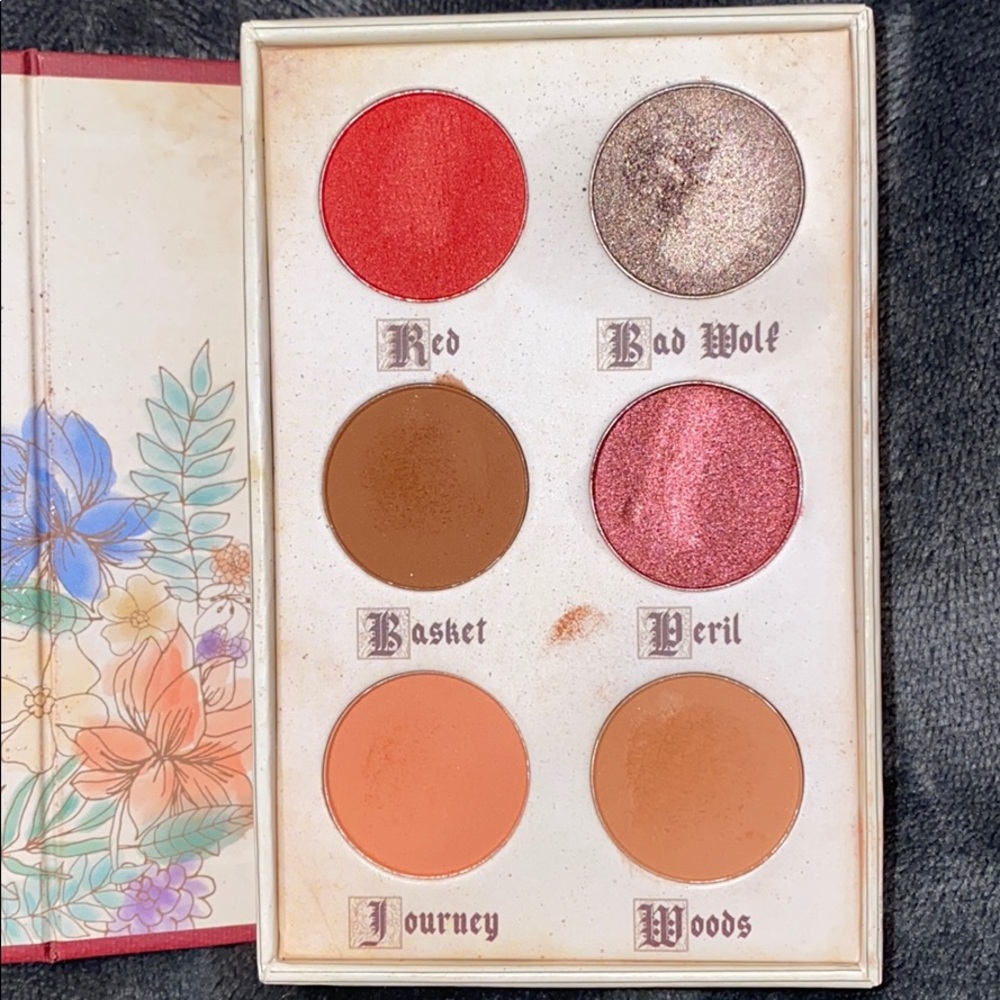 Story books cosmetics gently used ! - Picture 3 of 3